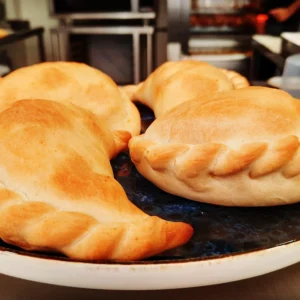 2 Empanadas + lata
